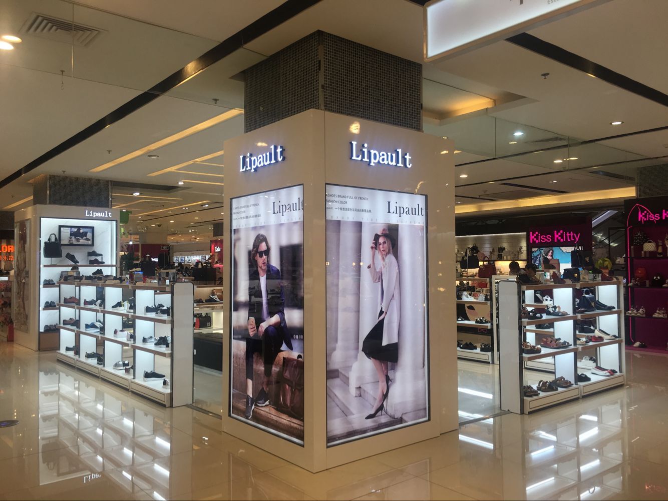 法国品牌lipault与万达广场强强联手,绽放法国色彩风尚