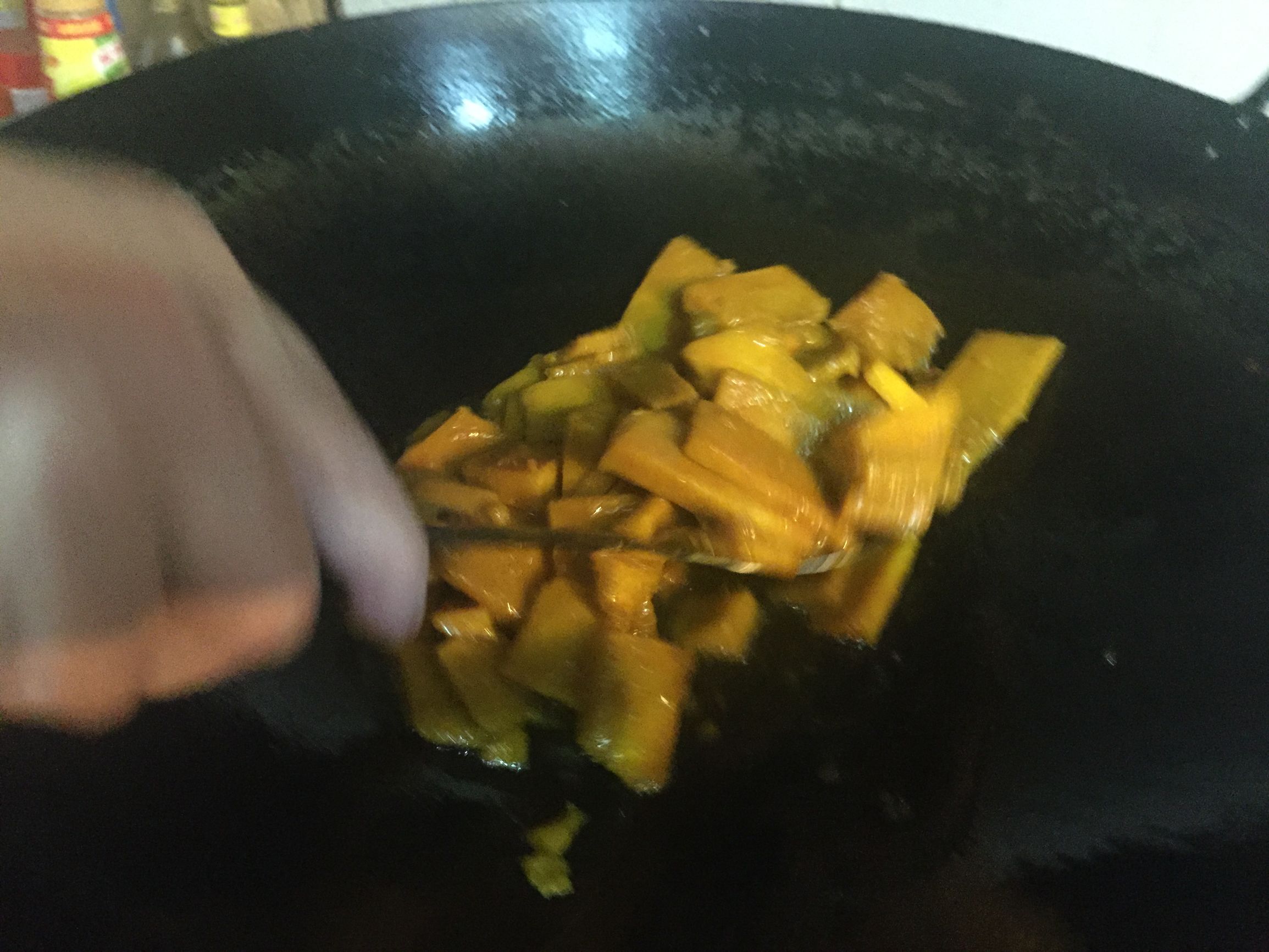 南瓜外酥里嫩南瓜饼吃着越吃越香,别总吃主食