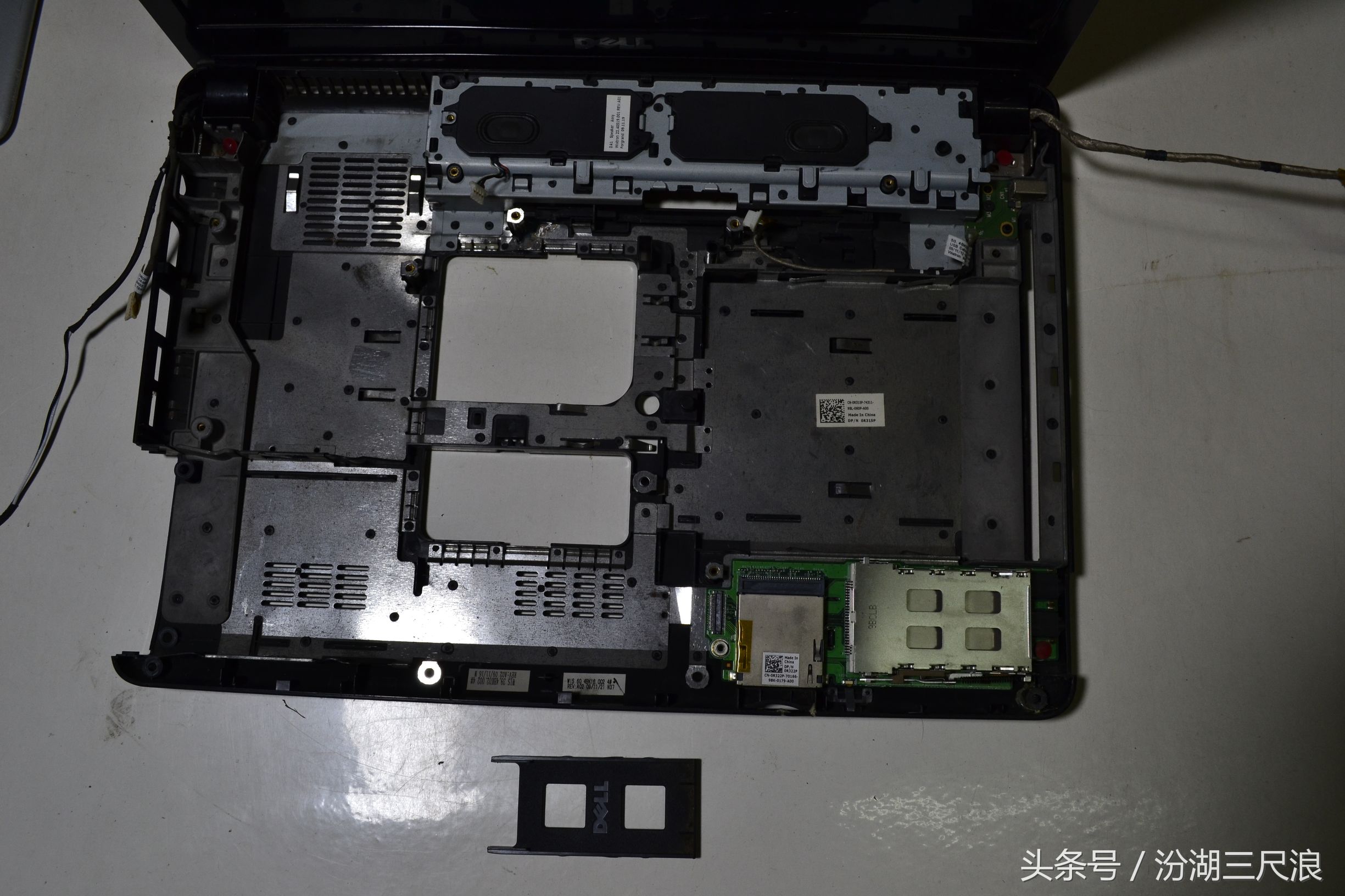 dell1440笔记本拆机教程,戴尔1440笔记本拆解