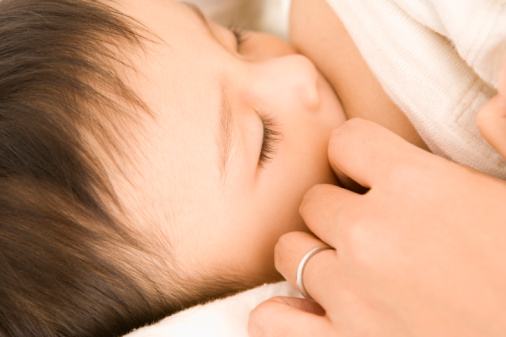 崔玉涛推荐的回奶方法,断奶期间不睡觉崔玉涛