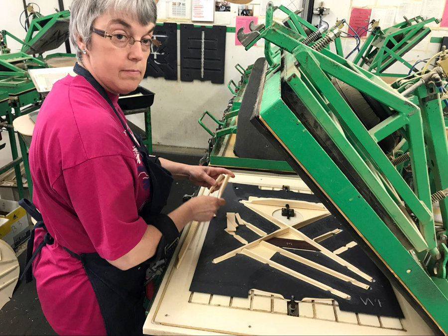 极速快报：弘力乐器2017加拿大Godin吉他工厂参观第一天