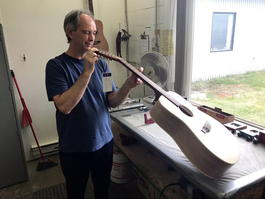 极速快报：弘力乐器2017加拿大Godin吉他工厂参观第一天