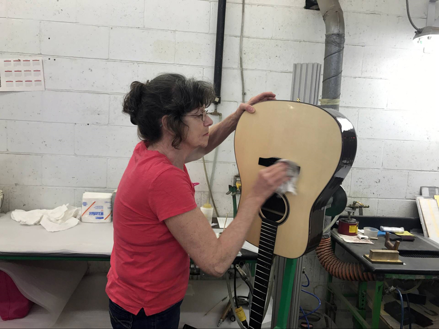 极速快报：弘力乐器2017加拿大Godin吉他工厂参观第一天