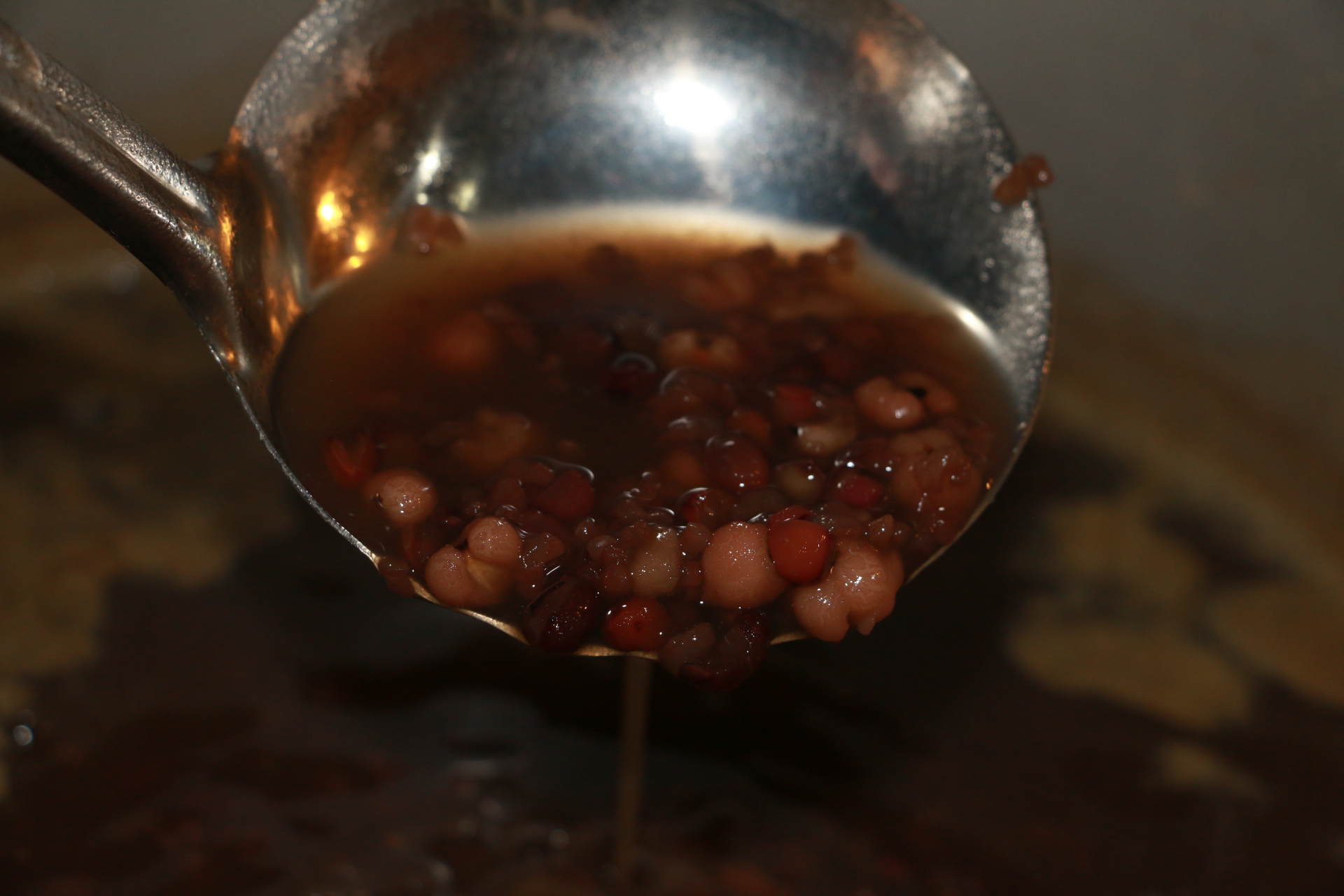 夏季薏米赤小豆煲汤,薏米赤小豆汤什么季节喝效果最好