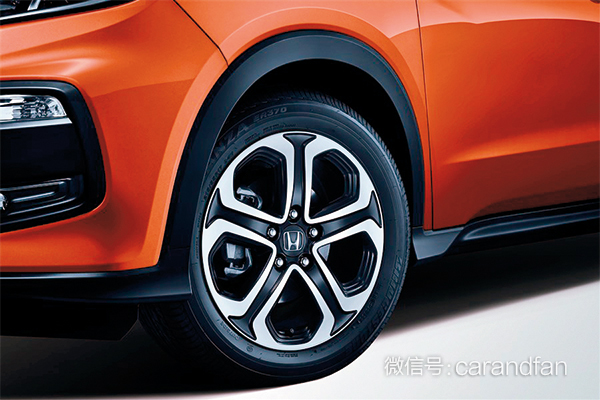 斯巴鲁xv对比jeep自由侠,19款广汽菲克jeep多少钱