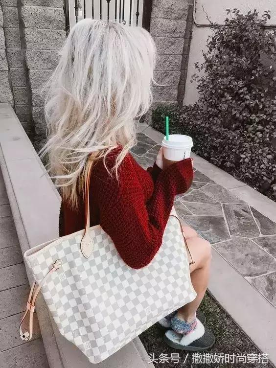 leboy包包黑色好看还是灰色好看,最近流行lv手提包