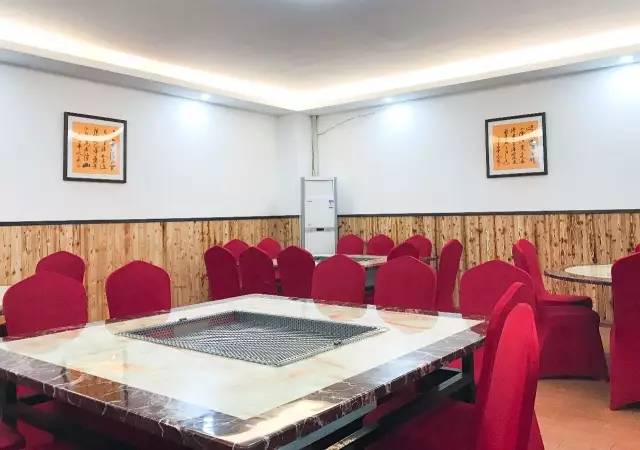 单手撕烤全羊,徒手吃烤全羊完整视频