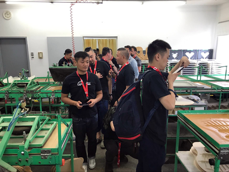 极速快报：弘力乐器2017加拿大Godin吉他工厂参观第一天