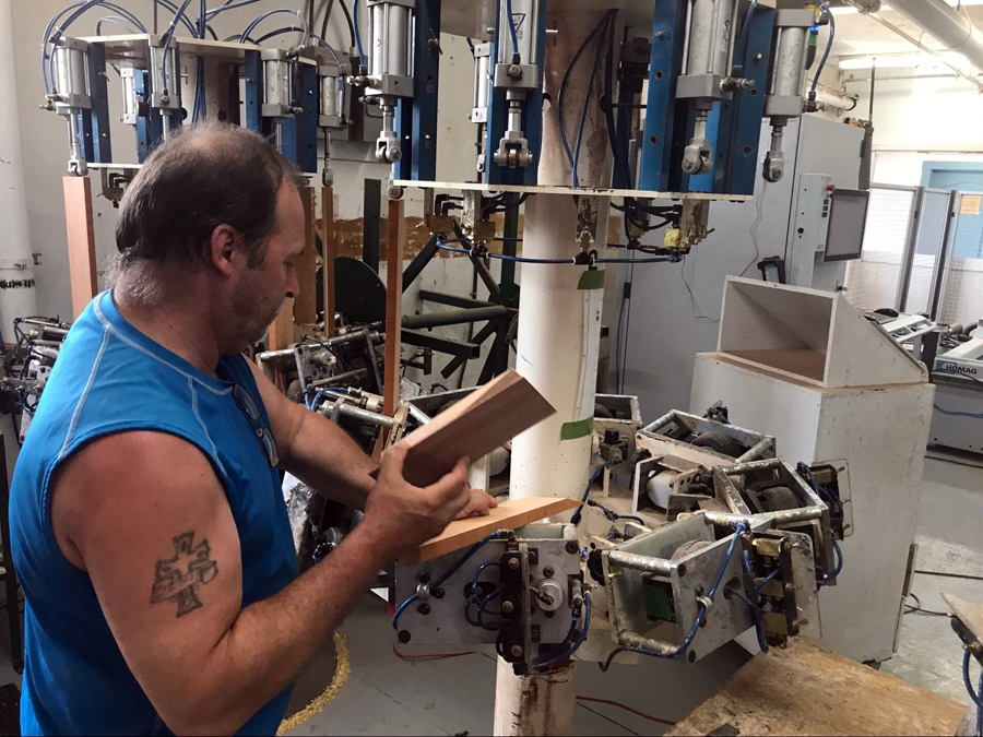 极速快报：弘力乐器2017加拿大Godin吉他工厂参观第一天