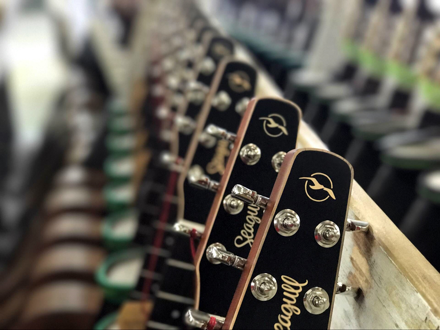 极速快报：弘力乐器2017加拿大Godin吉他工厂参观第一天