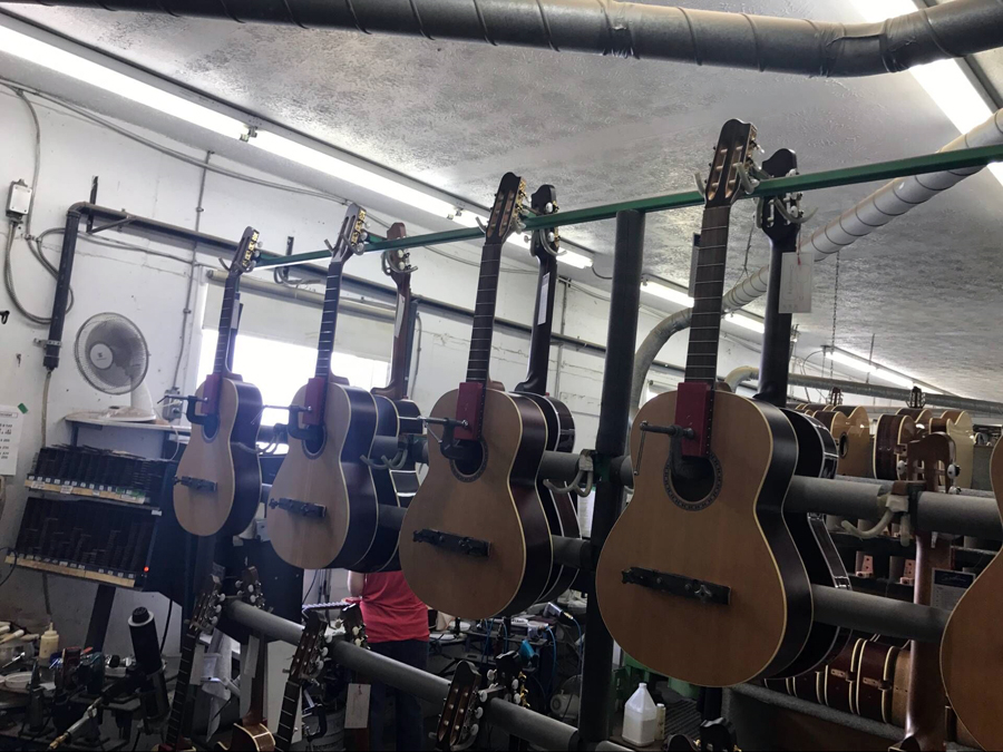 极速快报：弘力乐器2017加拿大Godin吉他工厂参观第一天