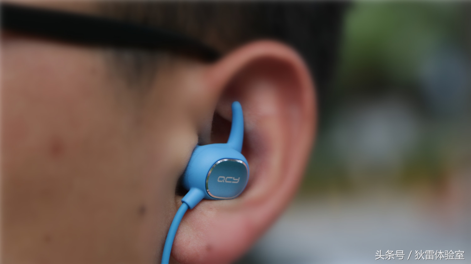 蓝牙耳机一直亮着蓝色是为什么,蓝牙耳机建议买哪一种款式