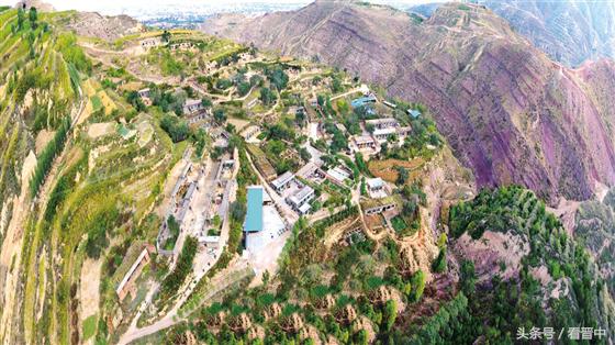 行走在乡野的路上,行走在山野乡间