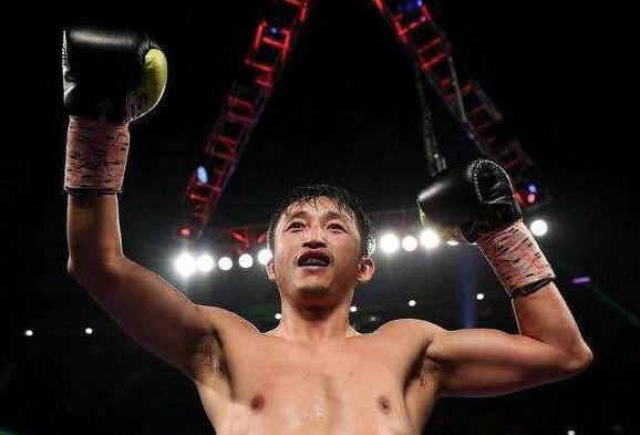 拳民神回复|大力鼠撕逼白大拿Glory现场大*动暴**