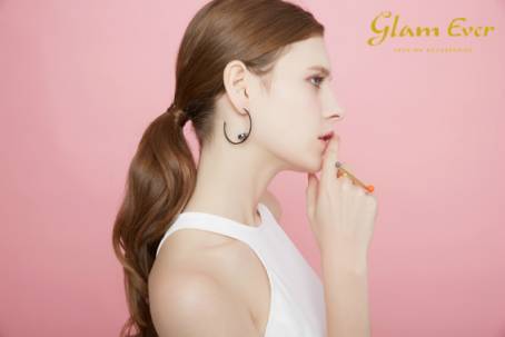 李沁王子文同款,周冬雨李沁穿搭