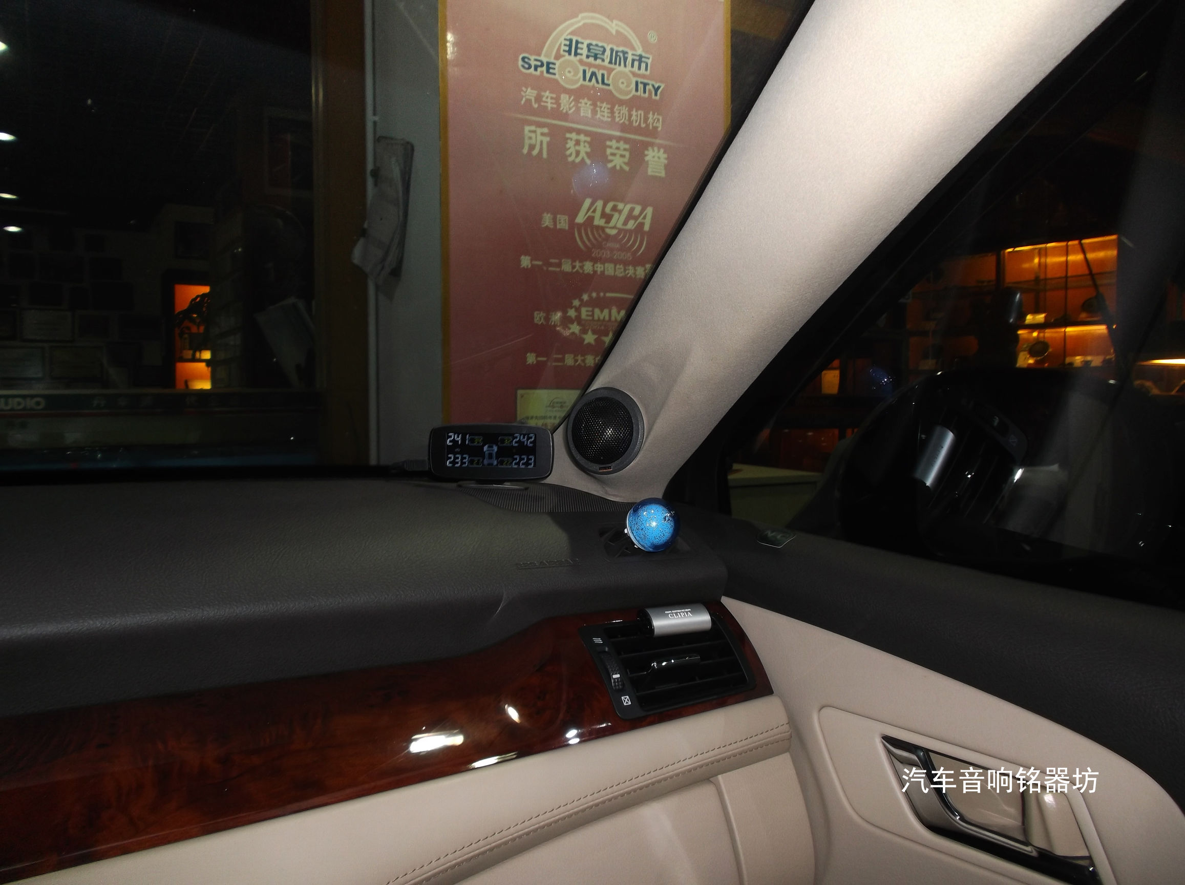 丰田皇冠升级丹拿342三分频喇叭与丹拿A6004汽车功放！宝安非常城市