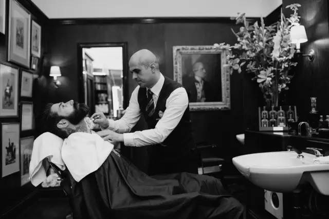 男士唇边胡须怎么打理,胡须保养涂什么