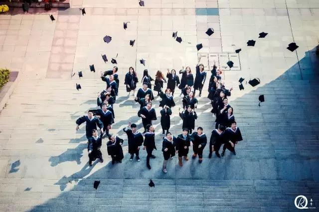 愈拍愈新奇，武商院16种“脑洞大开”毕业照，玩过一回算你牛！