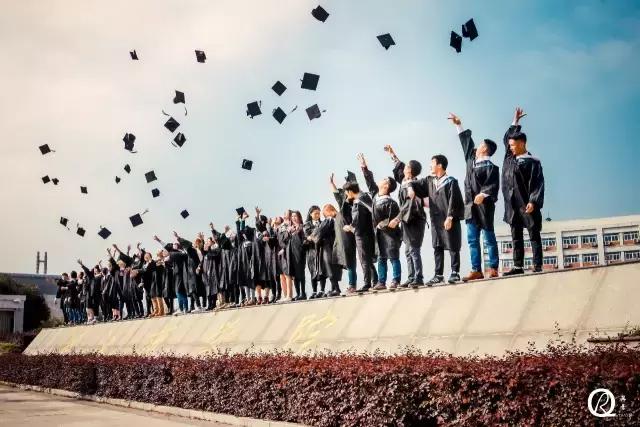 愈拍愈新奇，武商院16种“脑洞大开”毕业照，玩过一回算你牛！