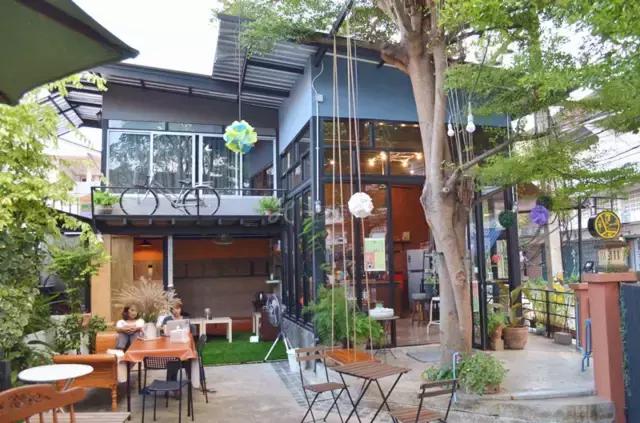 她不甘朝九晚五辞去工作，身处异乡竟有如此意外收获