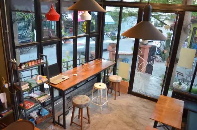 她不甘朝九晚五辞去工作，身处异乡竟有如此意外收获