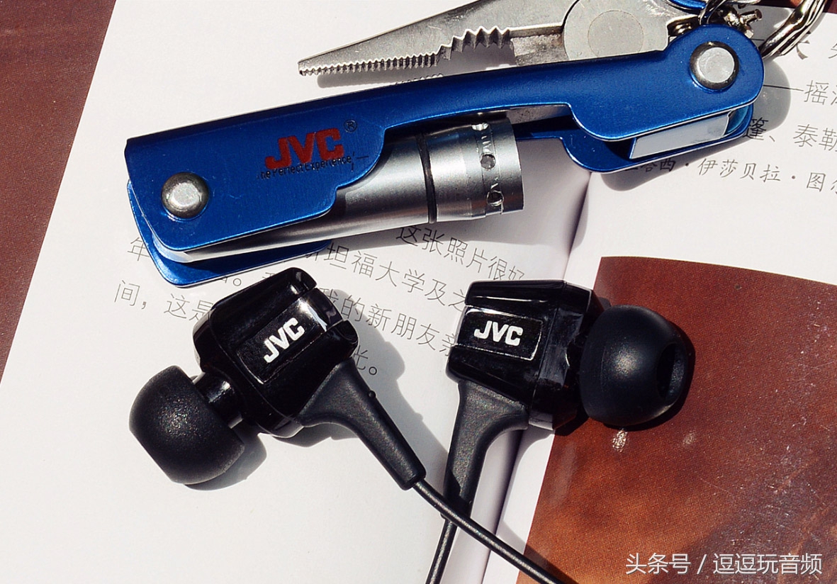 一款兼具颜值和黑科技的双动圈耳塞:JVCFXT100