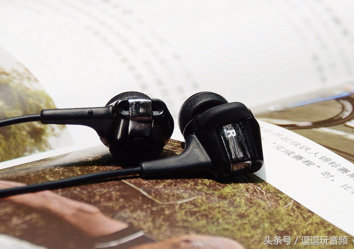 一款兼具颜值和黑科技的双动圈耳塞:JVCFXT100