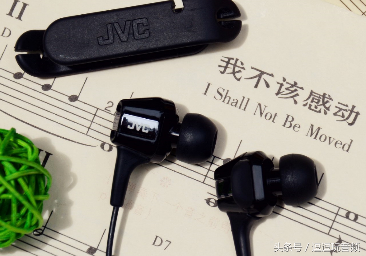 一款兼具颜值和黑科技的双动圈耳塞:JVCFXT100