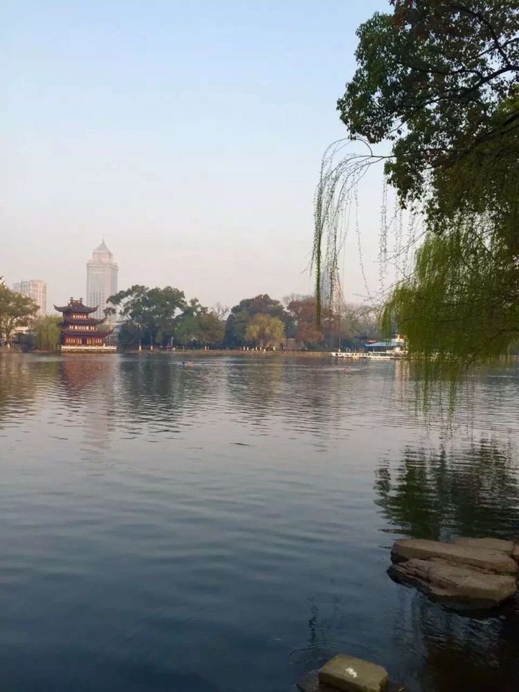 宁波是我国东南沿海城市,宁波属于东南西北