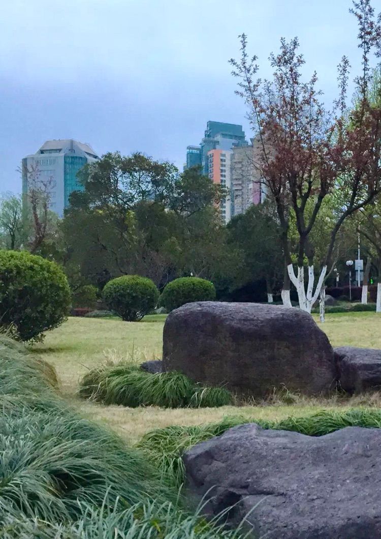 宁波是我国东南沿海城市,宁波属于东南西北