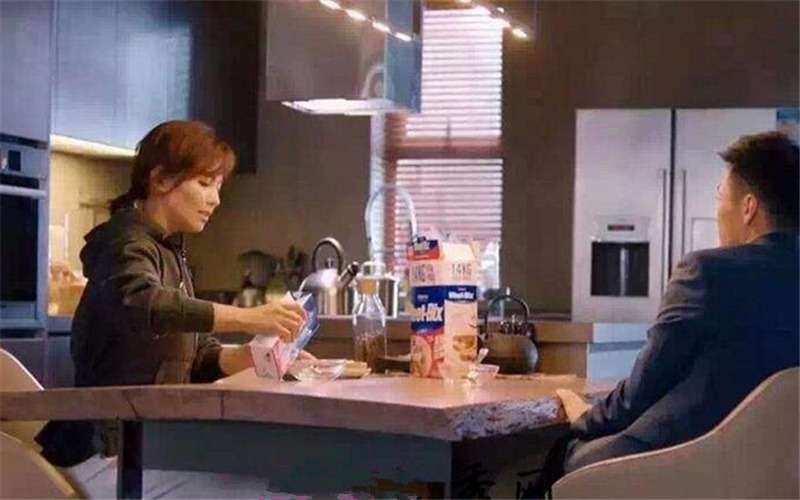 欢乐颂安迪刘涛吃的燕麦块饼,欢乐颂里安迪喝的什么牌子的水