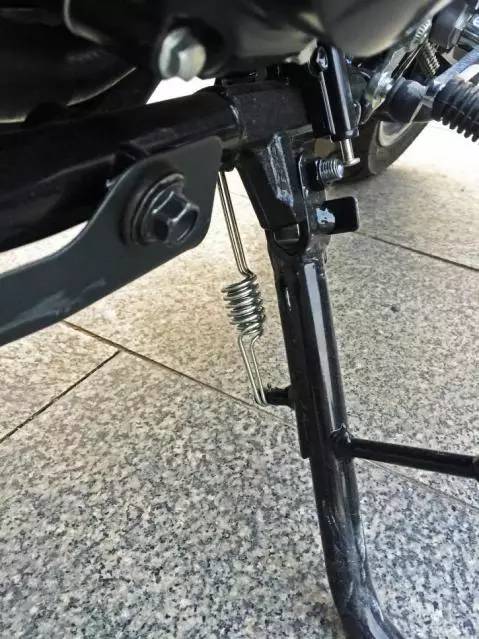 最新豪爵铃木dl250评测视频,18年的豪爵铃木dl250值得买吗