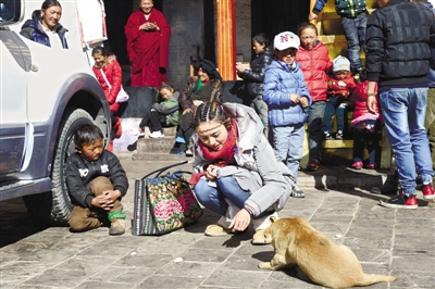 拉萨春天很美，我只能左眼欣赏