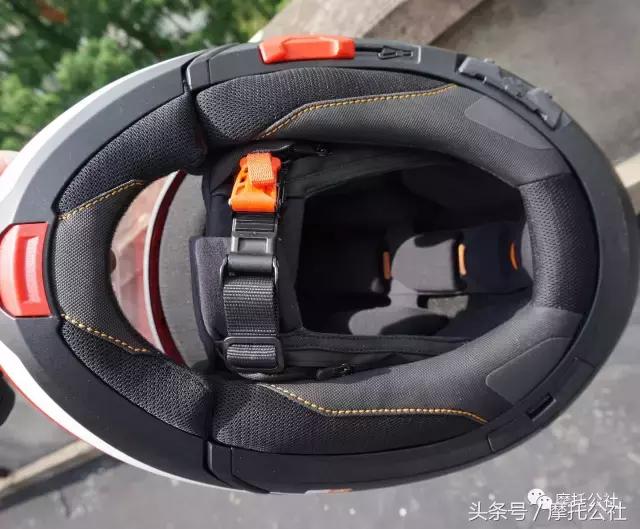 舒伯特揭面盔评测,舒伯特c4pro和agv揭面盔哪个好