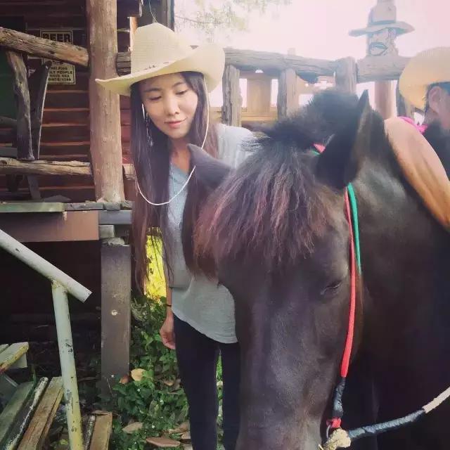 她不甘朝九晚五辞去工作，身处异乡竟有如此意外收获