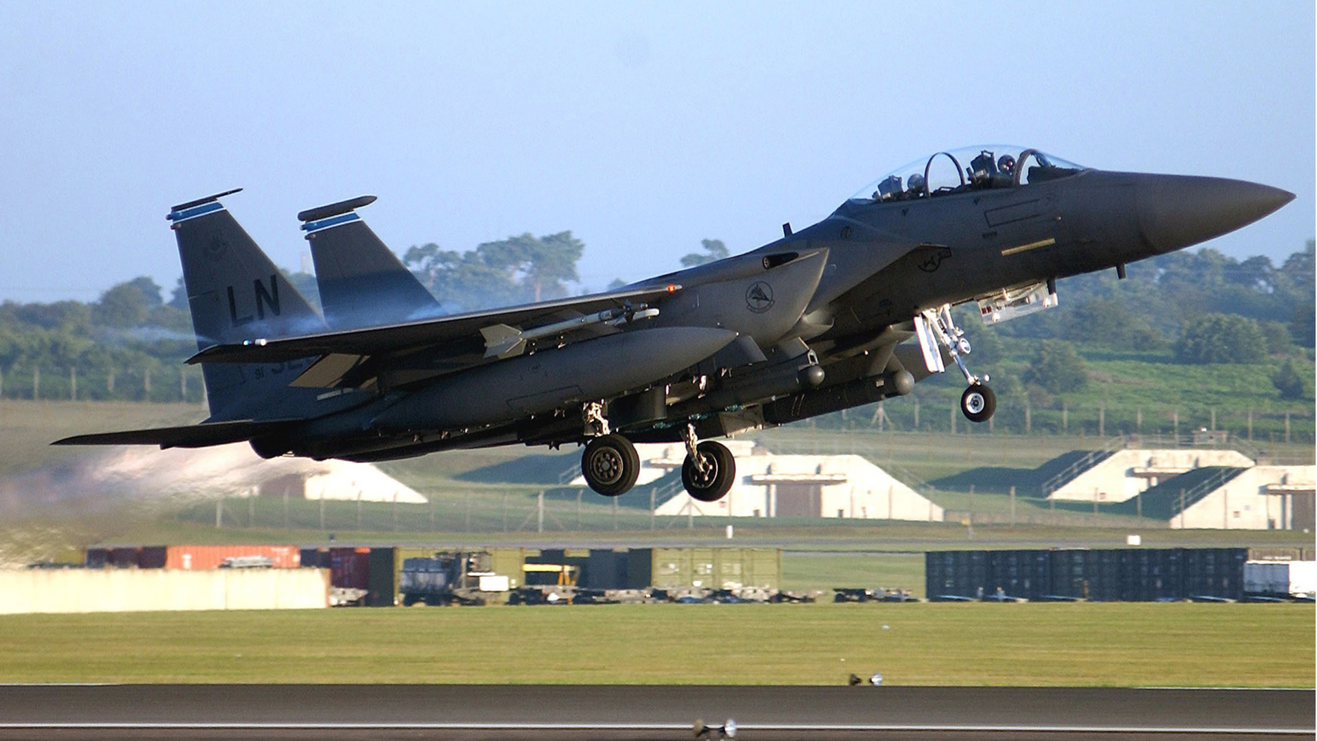 中国买苏-35一架8300万美元，卡塔尔买F-15一架3亿美元，谁才真土豪？