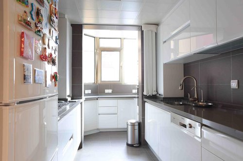 苏州景山*瑰园玫**80平米现代北欧风格两居室设计案例，大面积选用了烤漆门板与橡木纹理