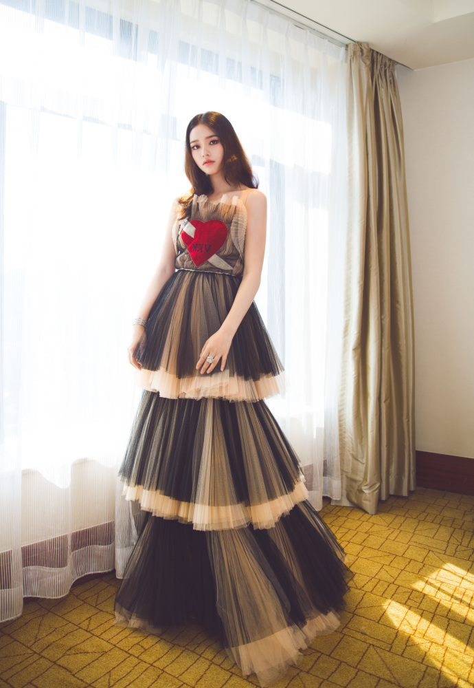 刘亦菲蓝色深v漏肩礼服 (刘亦菲银色露背礼服同款)