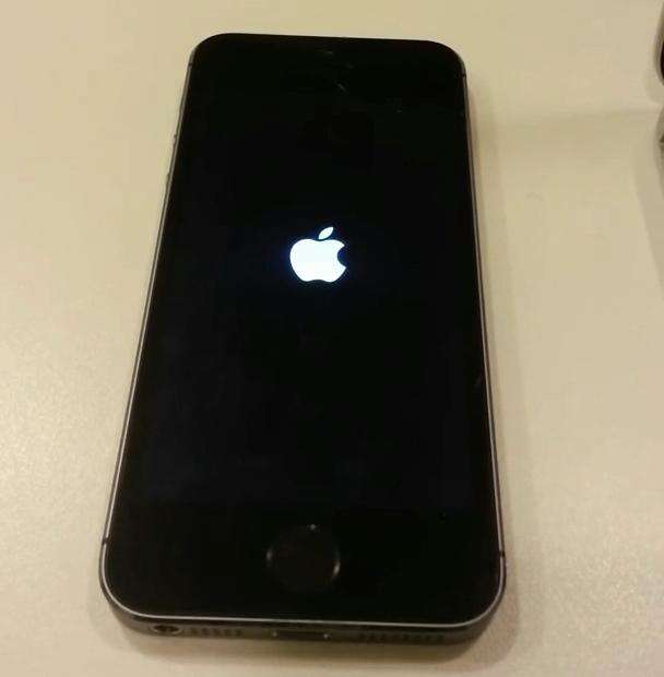 iphone突然死机没办法强制关机,iphone突然死机失灵怎么办