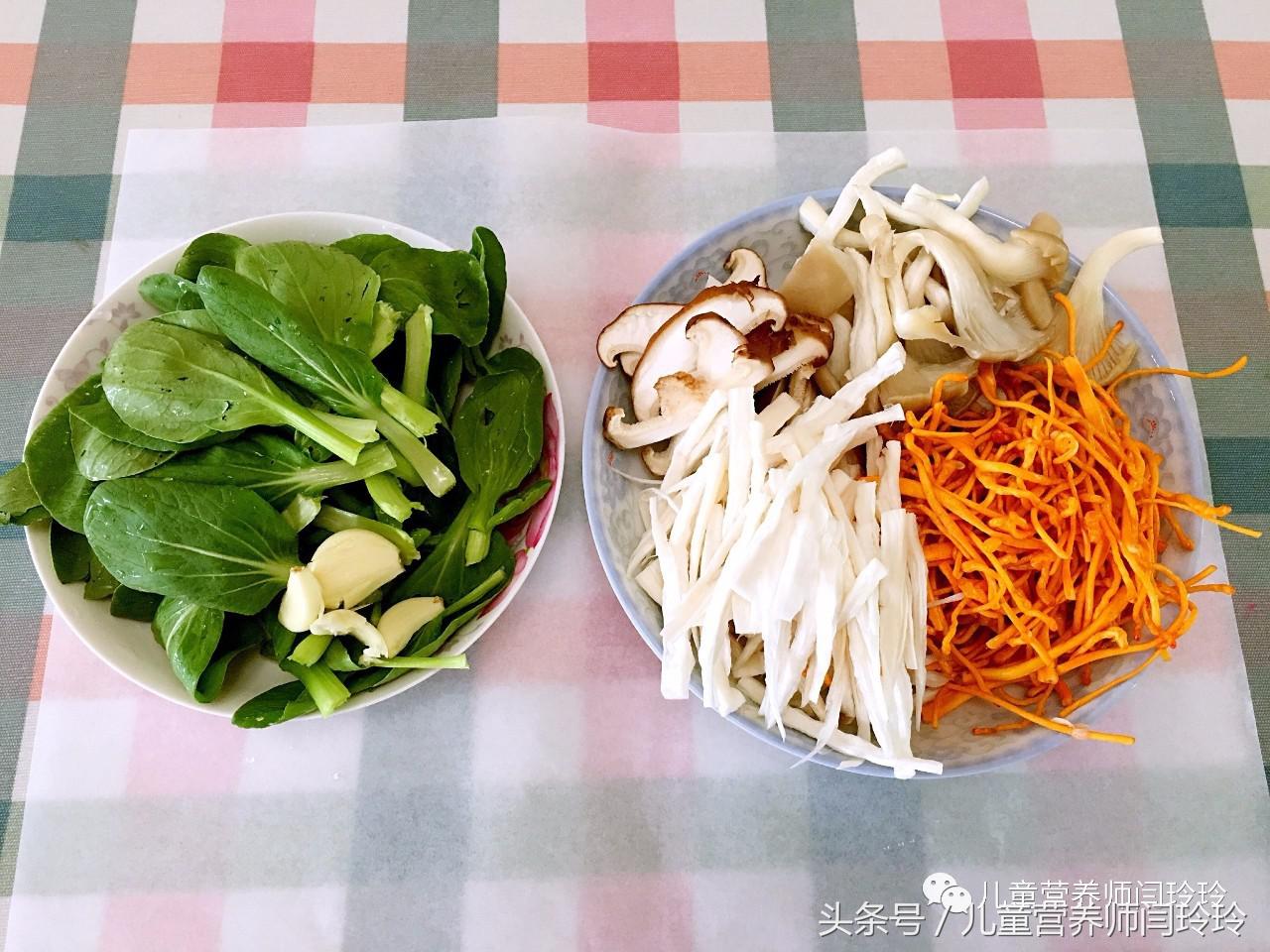 儿童感冒、咳嗽生病期间促康复调理食谱：杂菇鸡毛菜，附感冒套餐