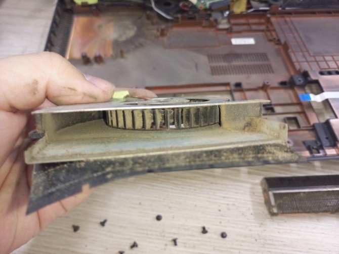 华硕笔记本k450拆机清灰教程,华硕笔记本k550j怎么换硬盘