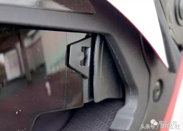 舒伯特揭面盔评测,舒伯特c4pro和agv揭面盔哪个好