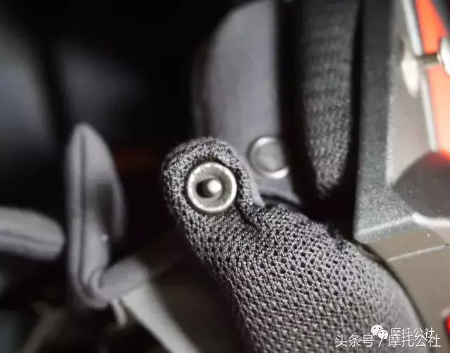 舒伯特揭面盔评测,舒伯特c4pro和agv揭面盔哪个好