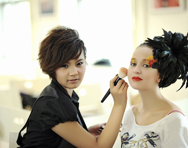 南宁学美容美甲哪个学校好,南宁学化妆的正规学校