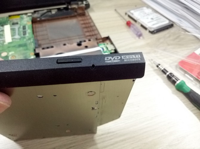 华硕笔记本k450拆机清灰教程,华硕笔记本k550j怎么换硬盘