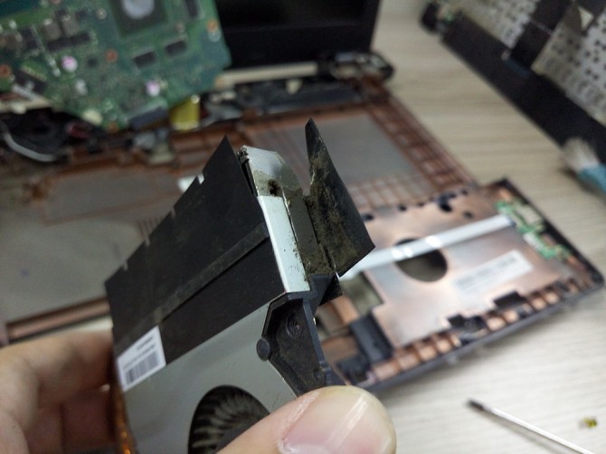 华硕笔记本k450拆机清灰教程,华硕笔记本k550j怎么换硬盘