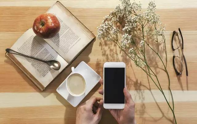 我花了7988给爸爸买了个iPhone7，超过了我一个月的工资