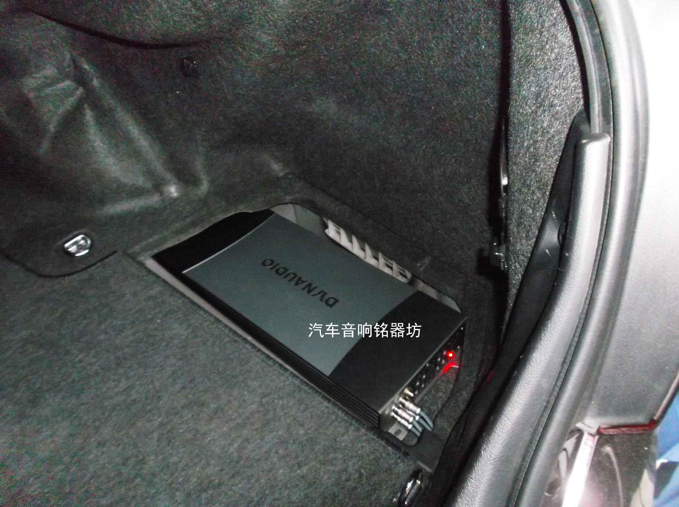 丰田皇冠升级丹拿342三分频喇叭与丹拿A6004汽车功放！宝安非常城市