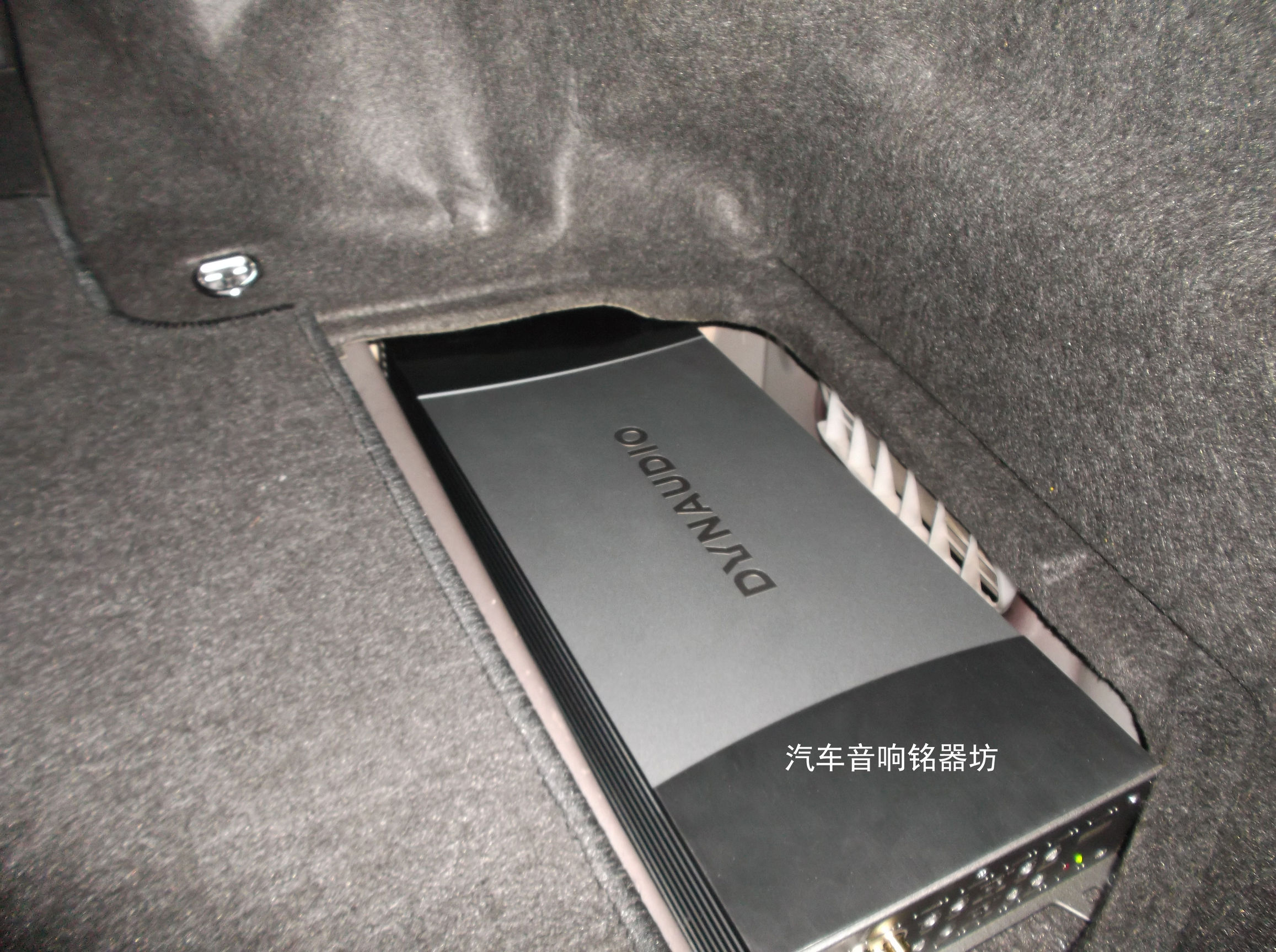 丰田皇冠升级丹拿342三分频喇叭与丹拿A6004汽车功放！宝安非常城市