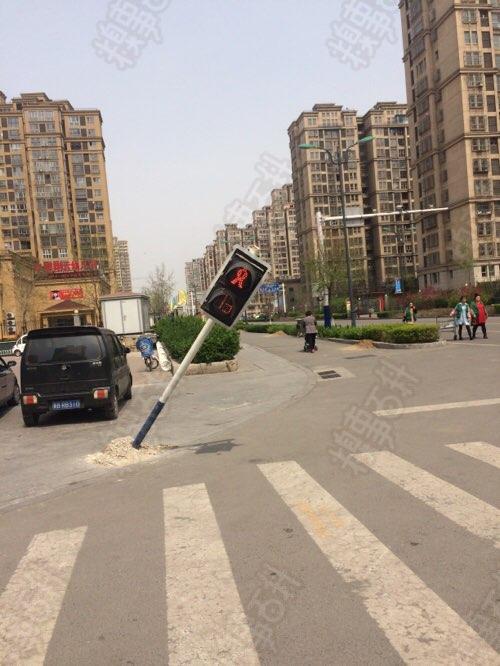 舔第二碗时，丈母娘拉我的手说：放这儿吧！等下我来洗